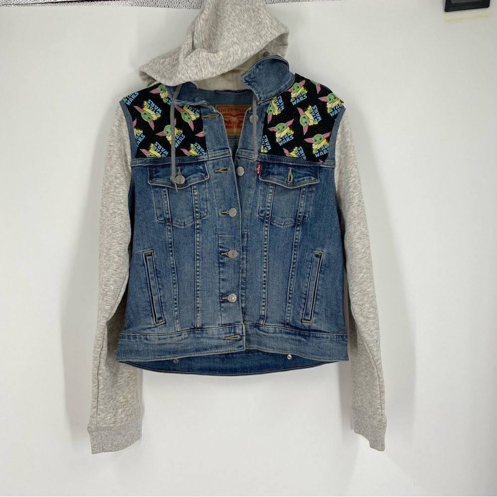 Levi’s Women’s Jean Jacket Customized Disney Star Wars Patched size M